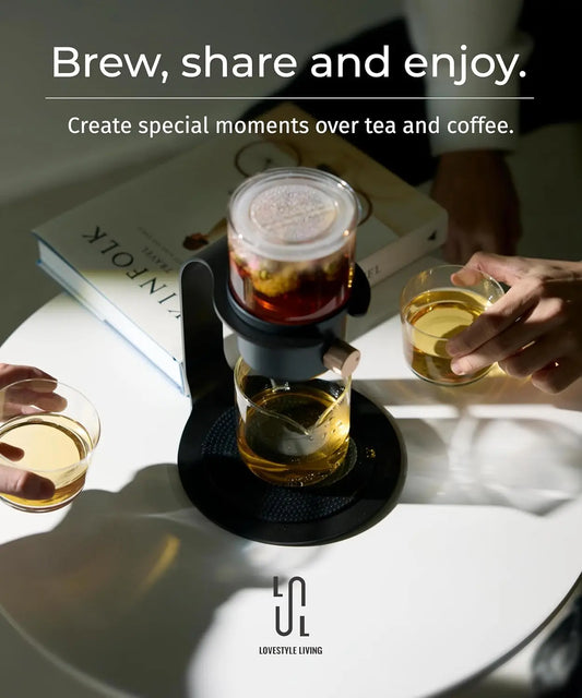 Glass teapot with a strainer